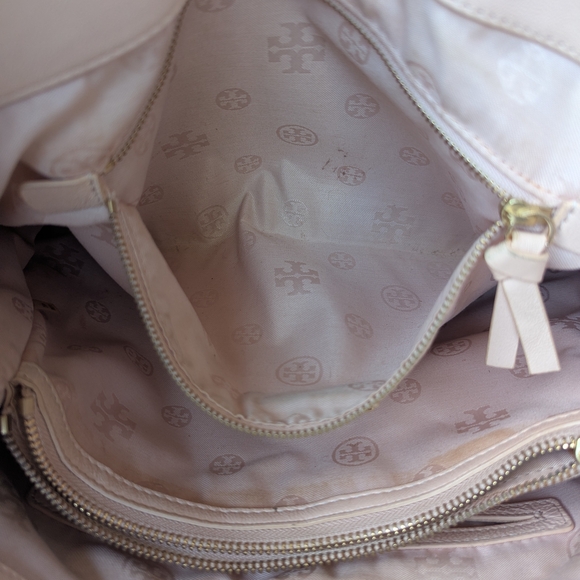 Tory Burch Quilted Cream Shoulder Bag - Picture 13 of 16